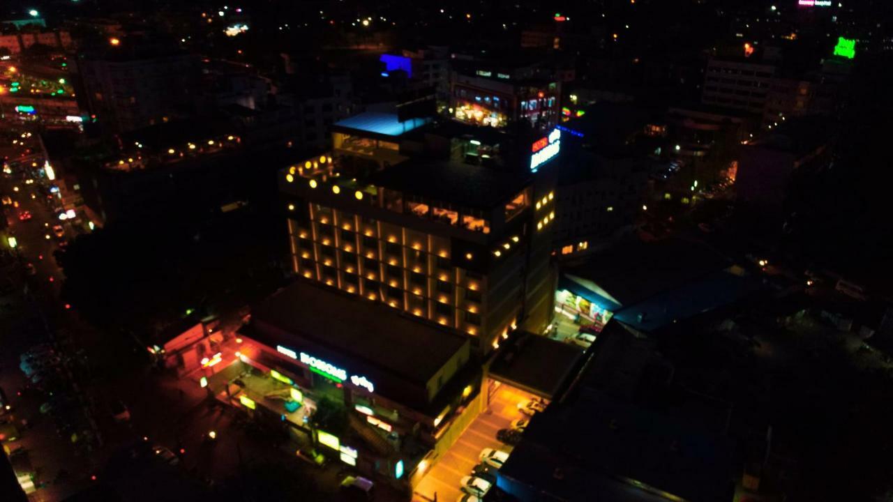 花开酒店 Tiruchirappalli 外观 照片